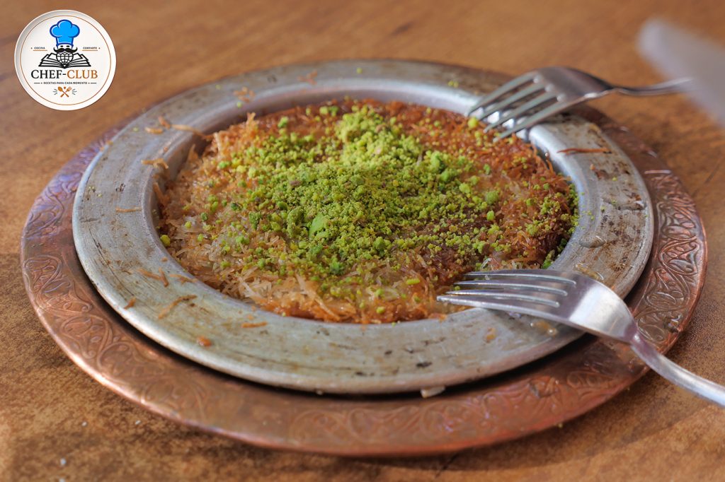 Knafeh de queso y pistachos — Oriente Medio